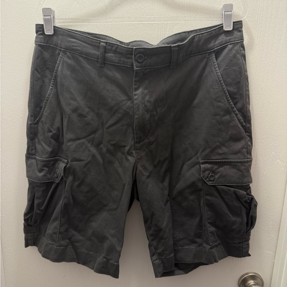 St. John's Bay Men’s gray cargo shorts size 36